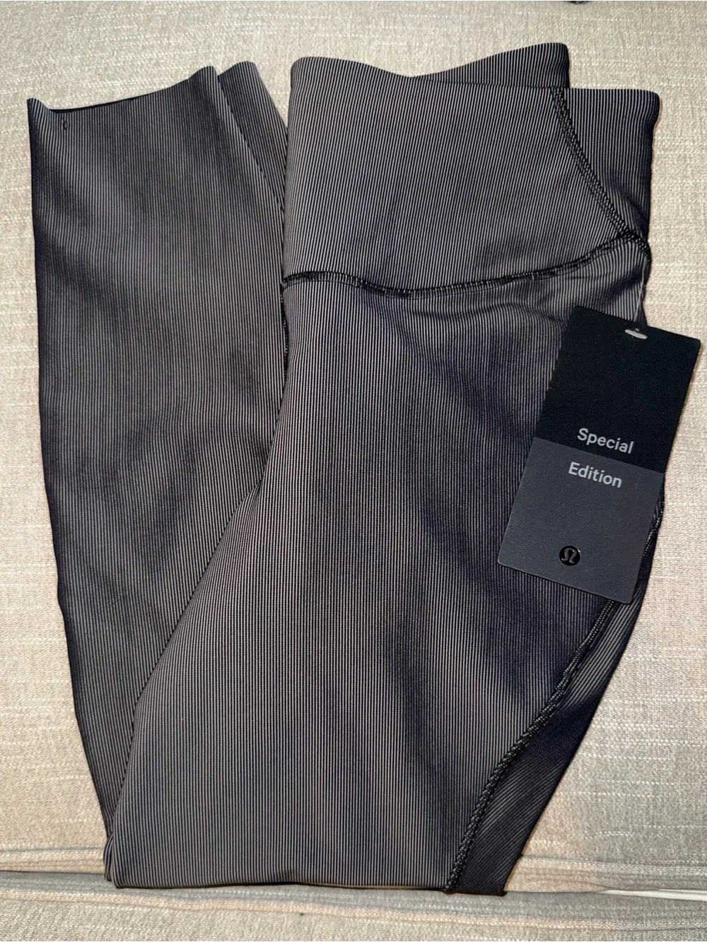 Lululemon Special Edition Leggings Size 8 NWT